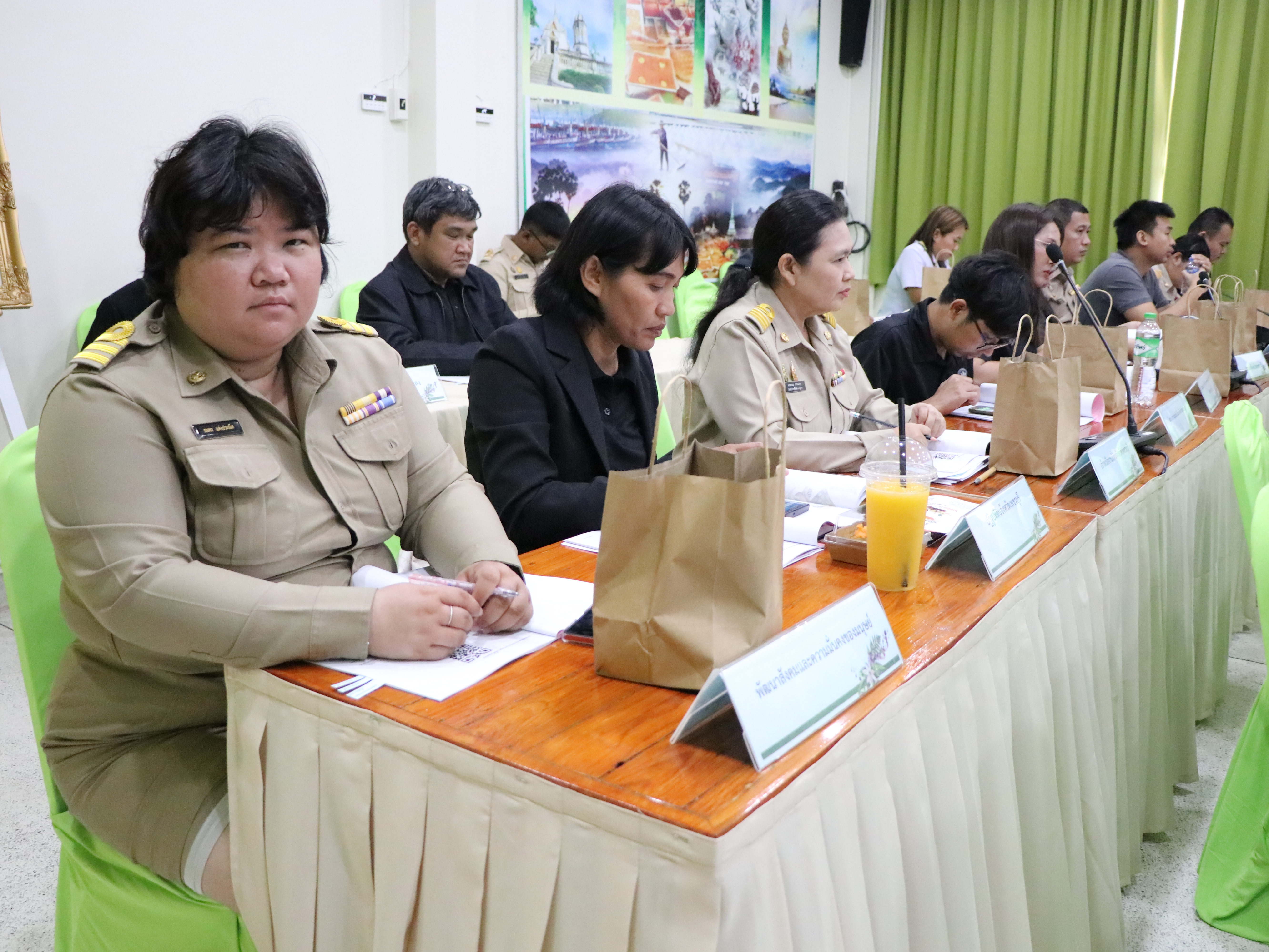 title - ส.ป.ก.เพชรบุรี ร่วมประชุมคณะทำงานส่งเสริมพัฒนาอาชีพและการตลาด ภายใต้คณะอนุกรรมการนโยบายที่ดิน (คทช.) จังหวัดเพชรบุรี ครั้งที่ 1/2569